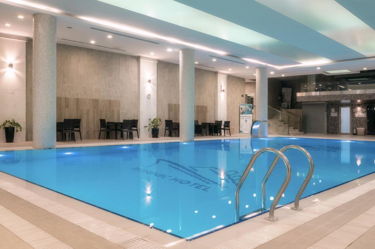 Titanic Hotel & Spa Sulaymaniyah Exterior foto Swimming pool