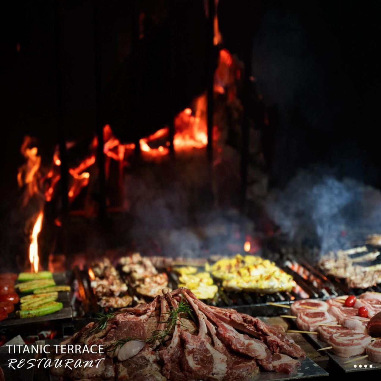 Titanic Hotel & Spa Sulaymaniyah Exterior foto A typical barbecue
