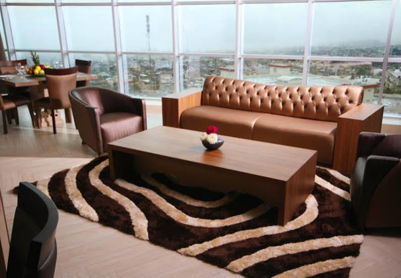 Titanic Hotel & Spa Sulaymaniyah Exterior foto A living room with a carpet