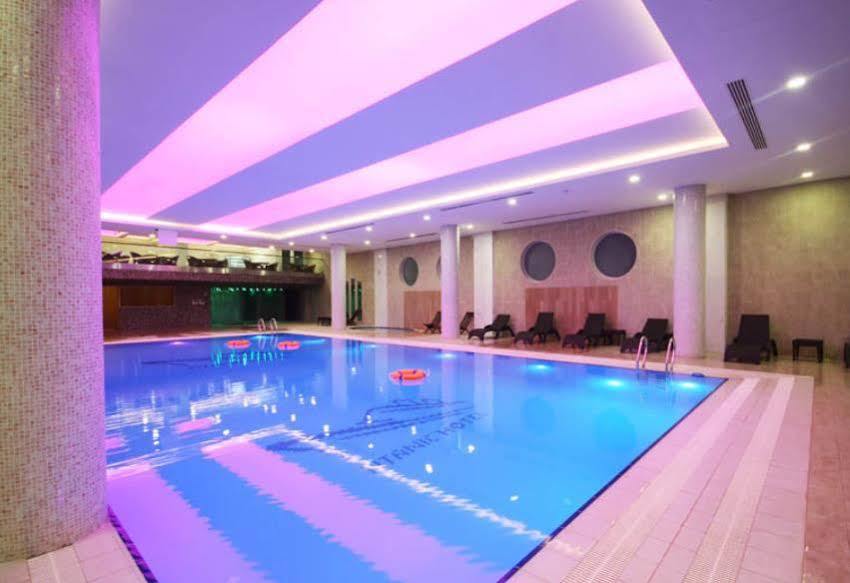 Titanic Hotel & Spa Sulaymaniyah Exterior foto The swimming pool at the hotel