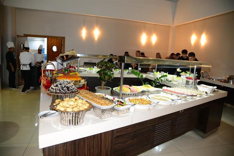 Titanic Hotel & Spa Sulaymaniyah Exterior foto A salad bar